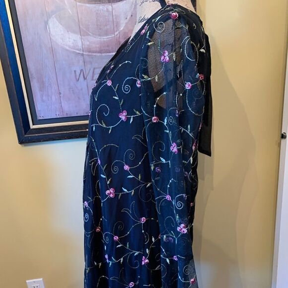 BCBGenerations Lace Dress Embroidered flowers - Picture 2 of 11